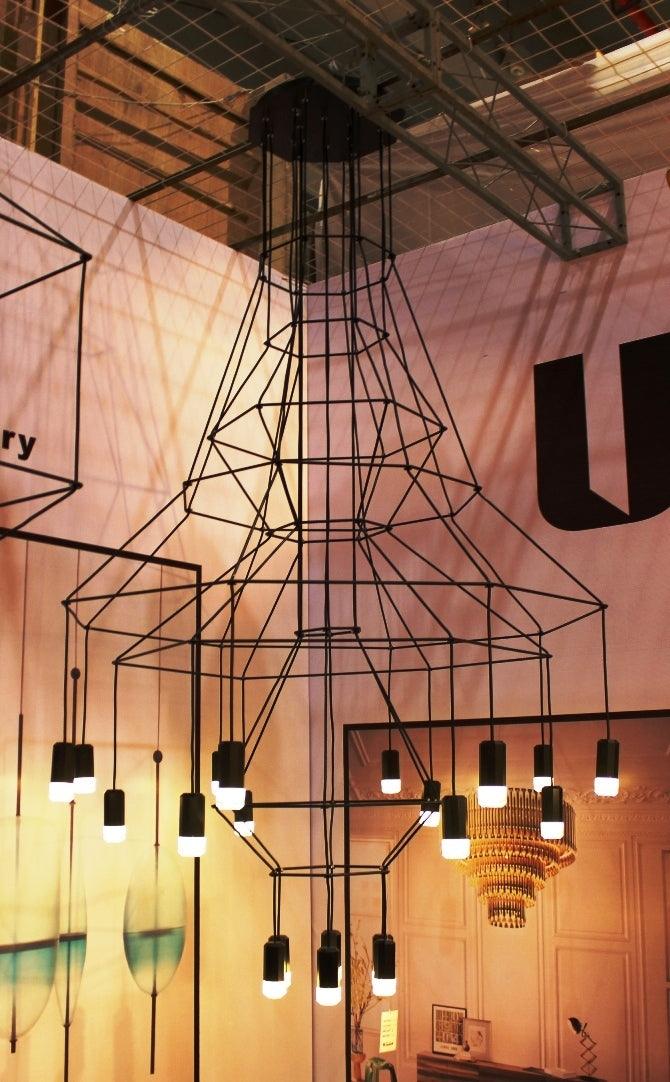 Lustra Chandelier Lignes Noir Structure Métallique LED - Neutralighting