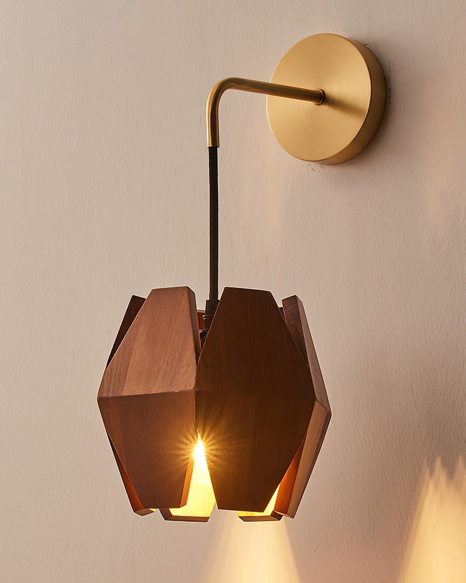 Applique Murale Corps Facetté Noyer Abat-jour Branchement Nordic - Neutralighting