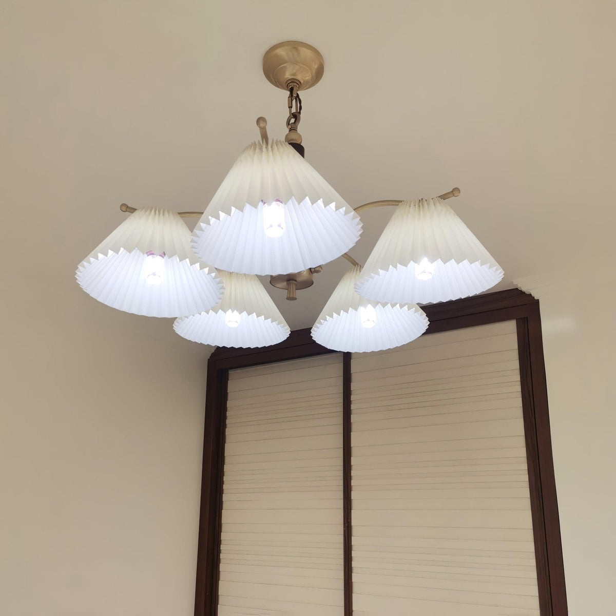 Lustra Chandelier en Laiton Abat-jour Plissé Classique - Neutralighting
