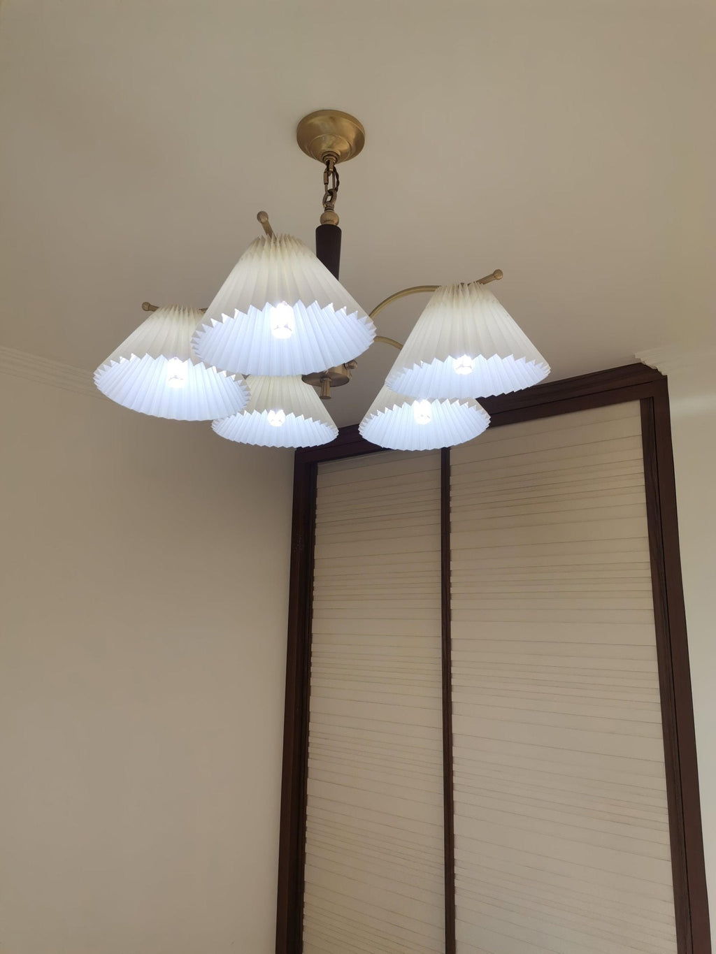 Lustra Chandelier en Laiton Abat-jour Plissé Classique - Neutralighting