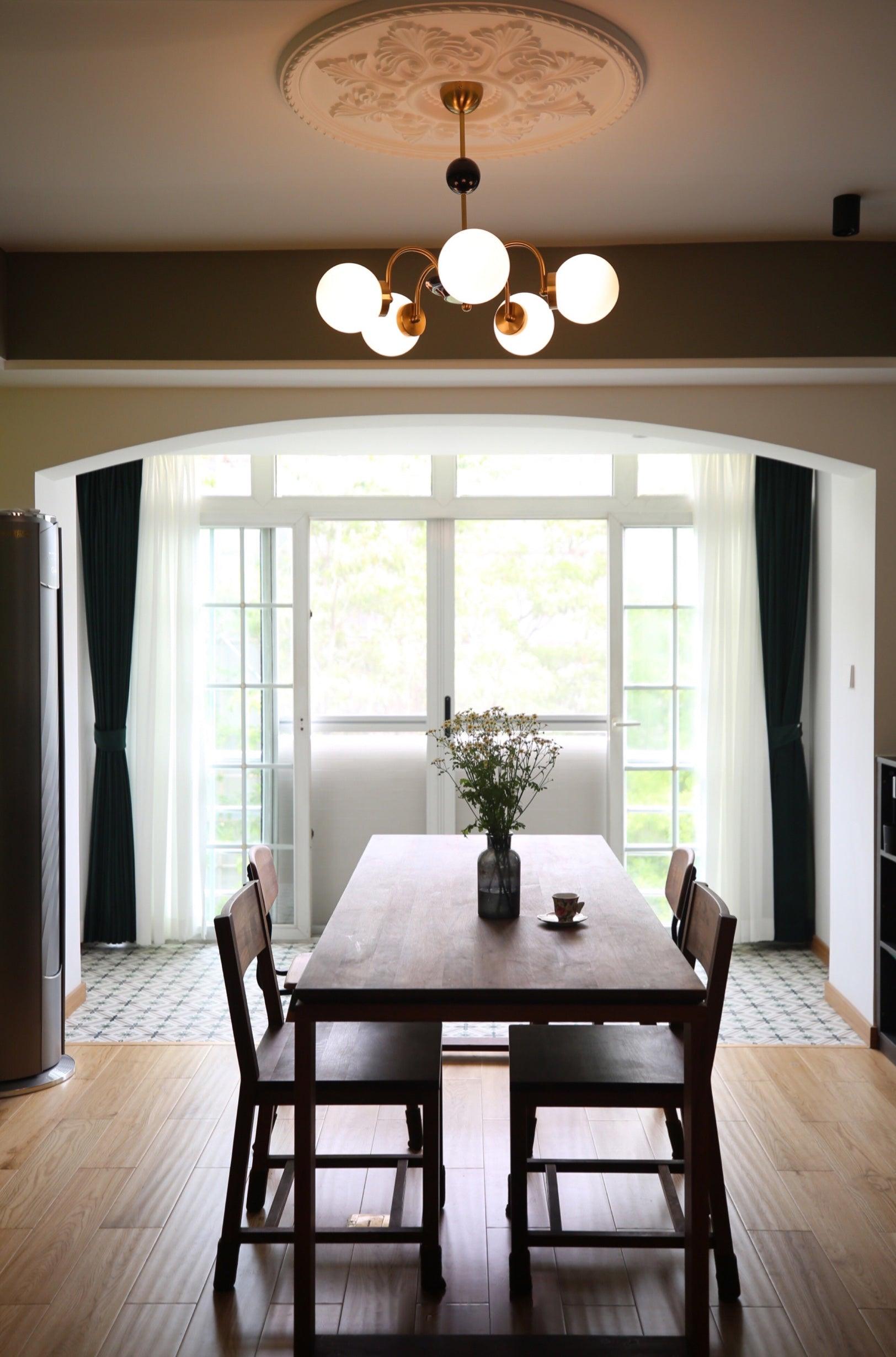 Lustra Chandelier Cadre en Tige et Blanc - Neutralighting