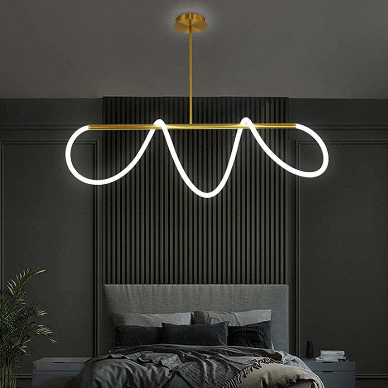 Xania Suspension Courbe/linéaire LED Postmoderne. Métal. Or/Noir. Salon - Neutralighting