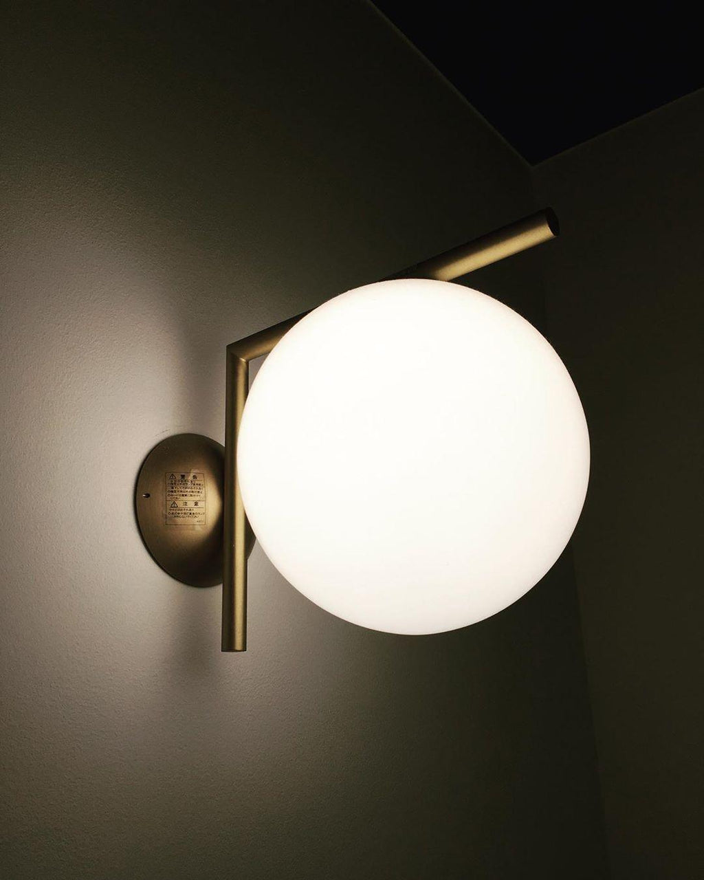Joanna Applique Murale Moderne Minimaliste en Verre Soufflé Opale - Neutralighting