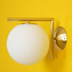 Joanna Applique Murale Moderne Minimaliste en Verre Soufflé Opale - Neutralighting