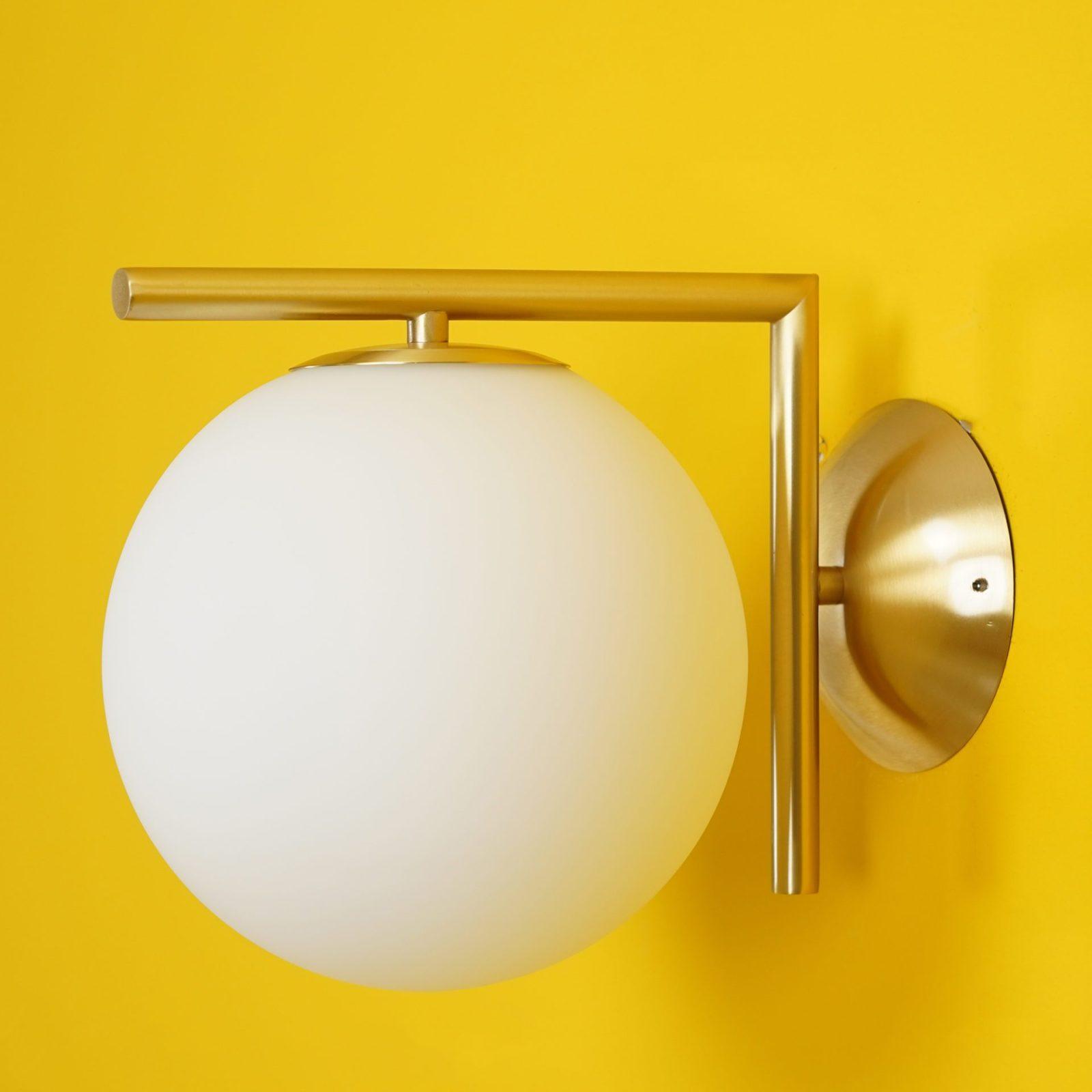 Joanna Applique Murale Moderne Minimaliste en Verre Soufflé Opale - Neutralighting
