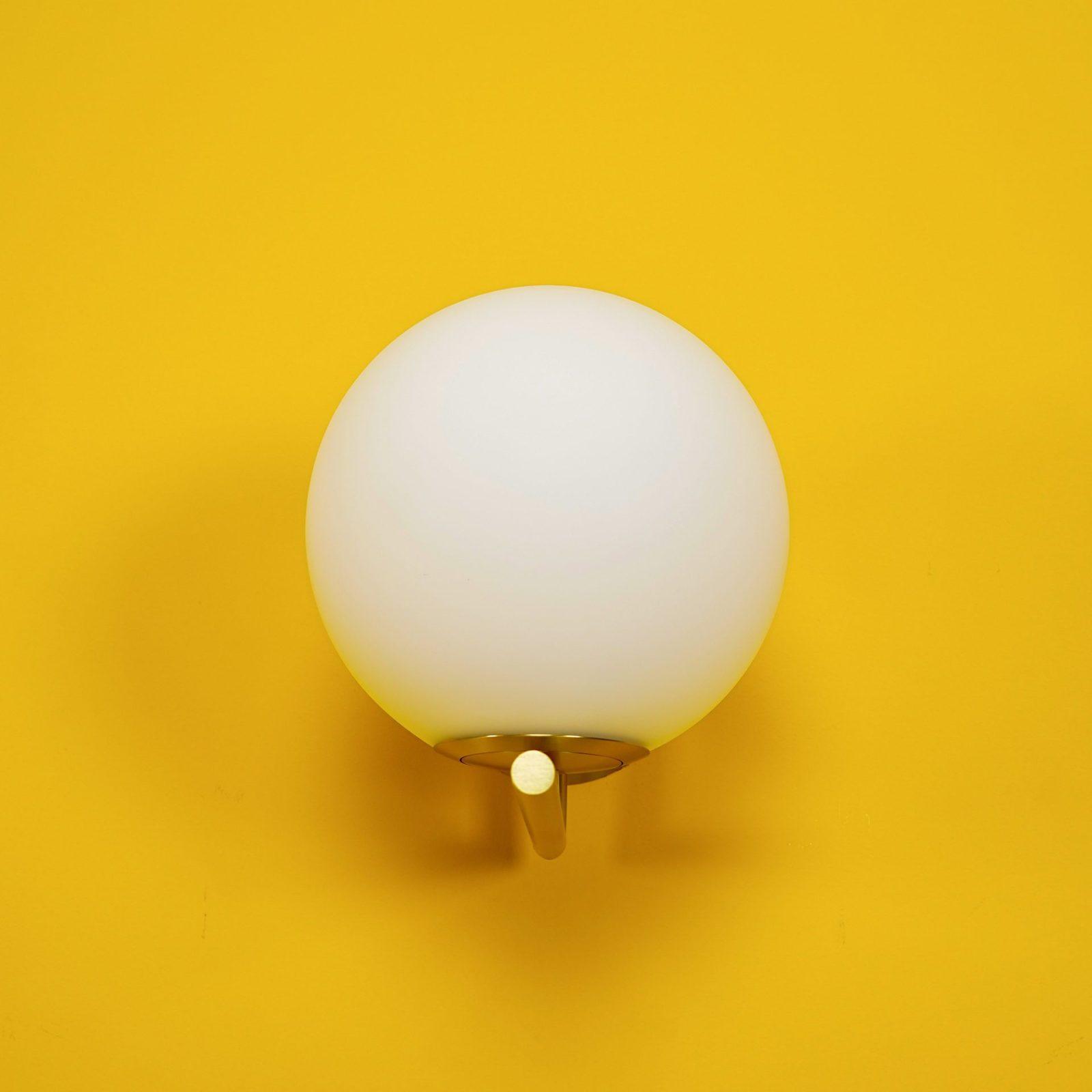 Joanna Applique Murale Moderne Minimaliste en Verre Soufflé Opale - Neutralighting