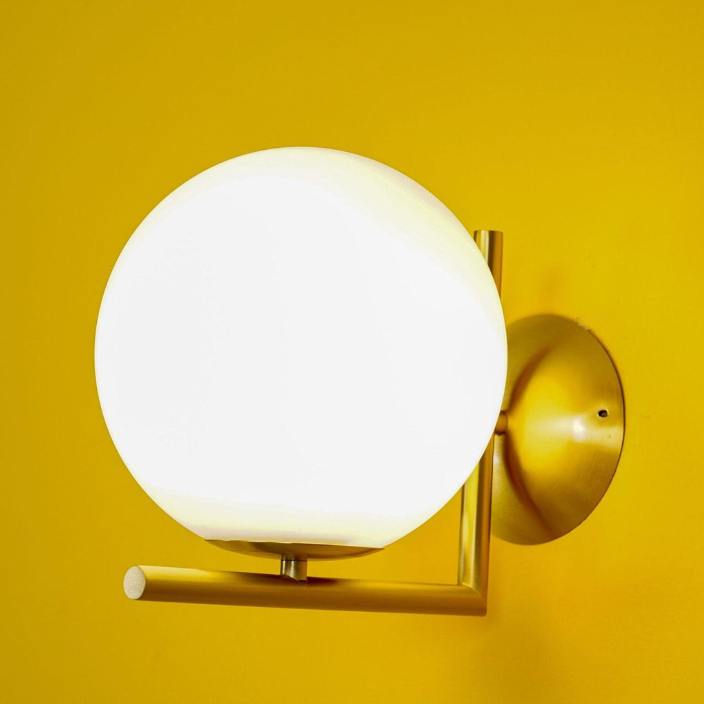Joanna Applique Murale Moderne Minimaliste en Verre Soufflé Opale - Neutralighting