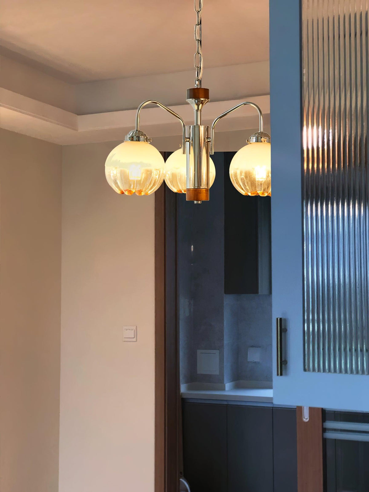 Ulliria Chandelier Art Nordique Fleur En Noyer Et Verre - Neutralighting