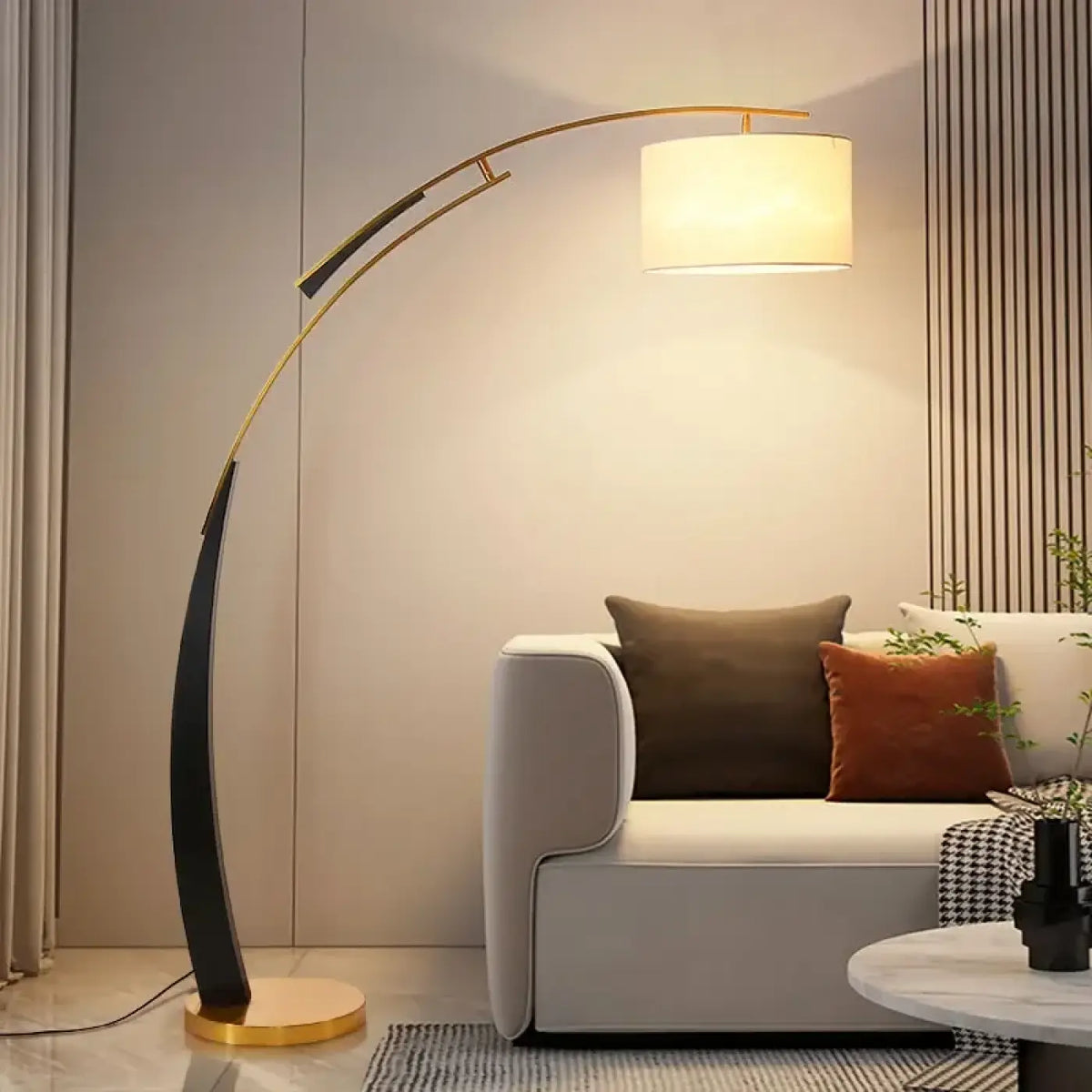 Lampadaire arc design moderne avec abat jour tissu – Néolys Orée