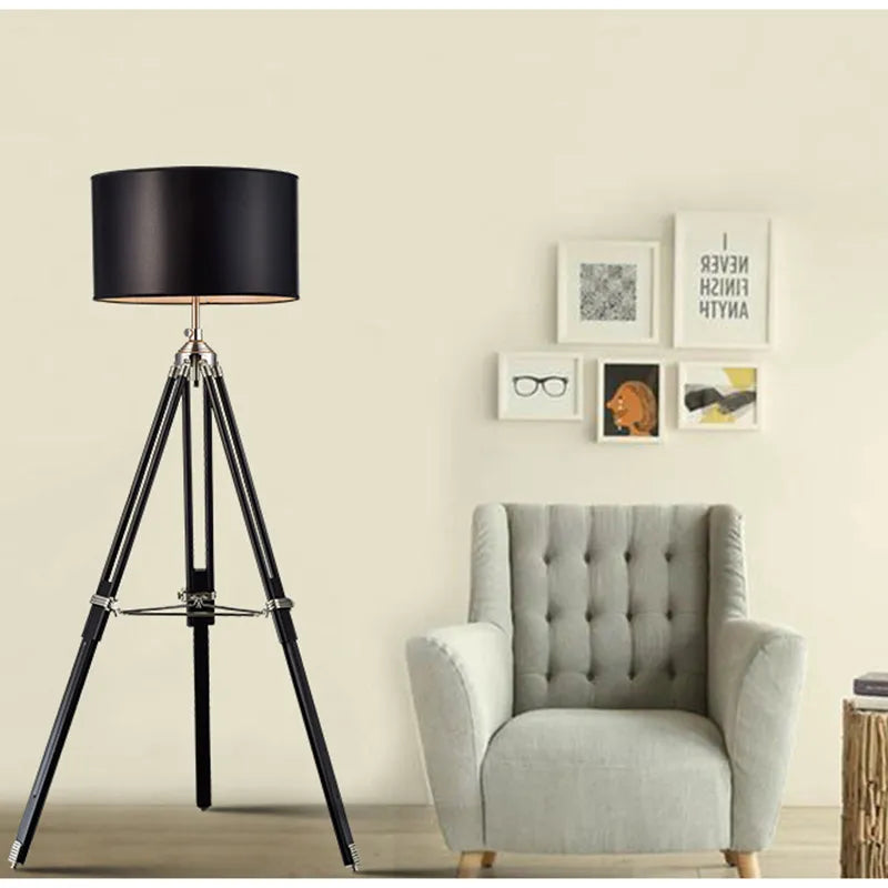 lampe à poser trépied en bois style industriel moderne