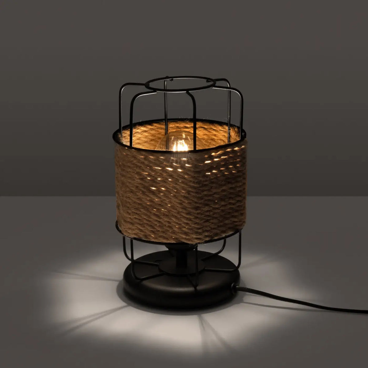 Lampe à Poser Industrielle Constance Sillage en Métal Noir et Corde