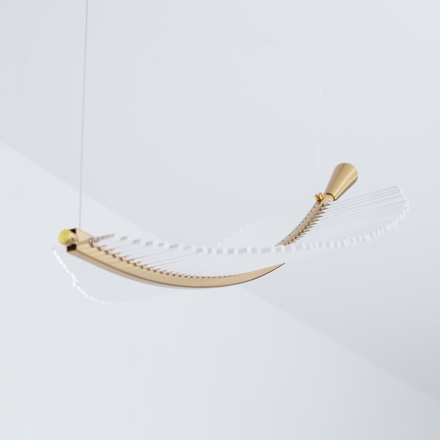 Lustra Chandelier Leaf Acrylic Gold Elegant Modern - Neutralighting