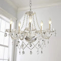 Lustre baroque Lorène à cinq lumières et pampilles de cristal suspendu près d’une fenêtre