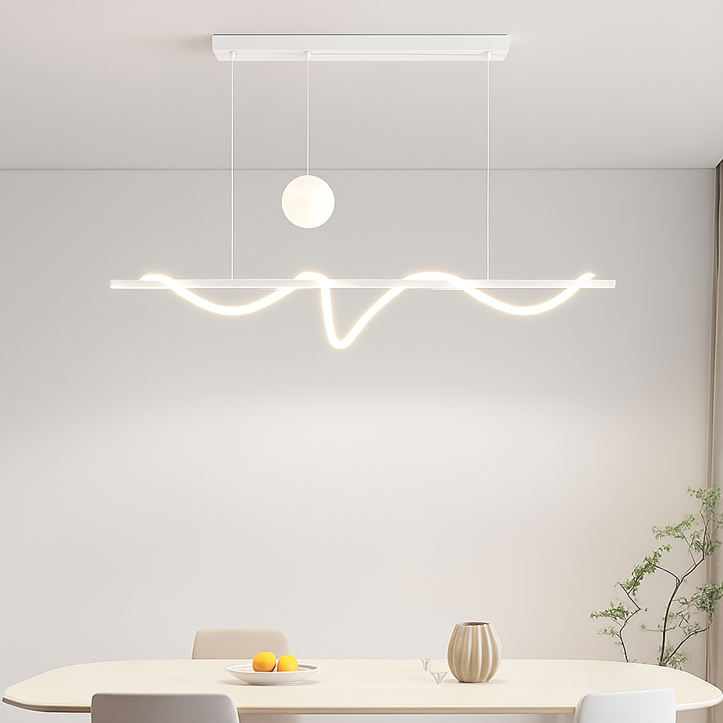 Plafonnier design minimaliste pour un éclairage d'ambiance élégant Sylvain Saison - Une Présence Sobre et Élégante