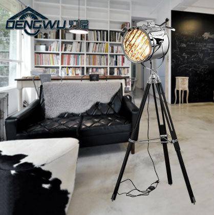 Lampadaire — Design projecteur chromé industriel Studio