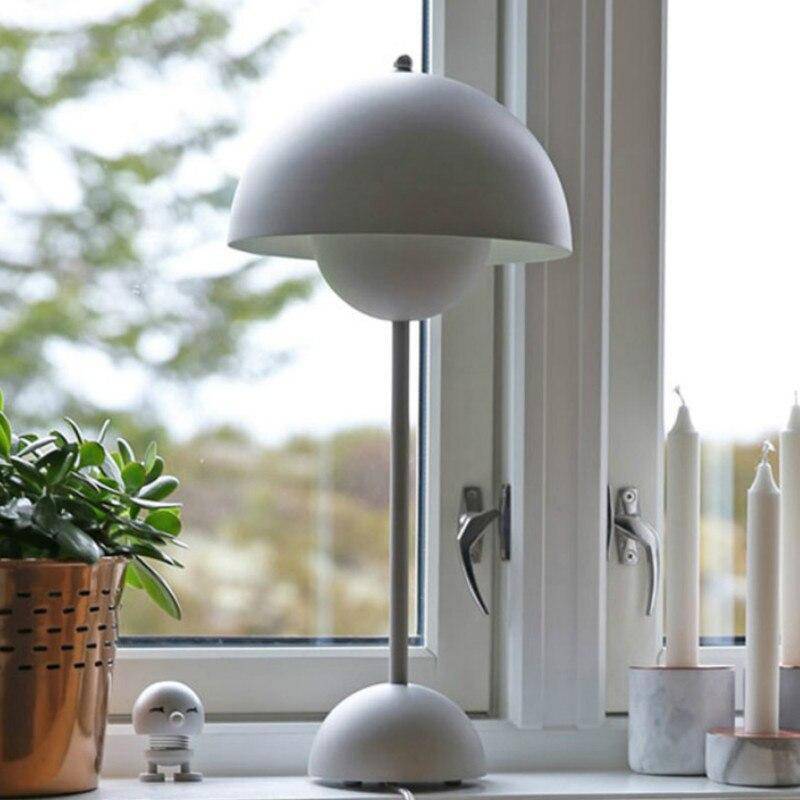 Lampe de chevet à LED colorée avec abat-jour en métal Study