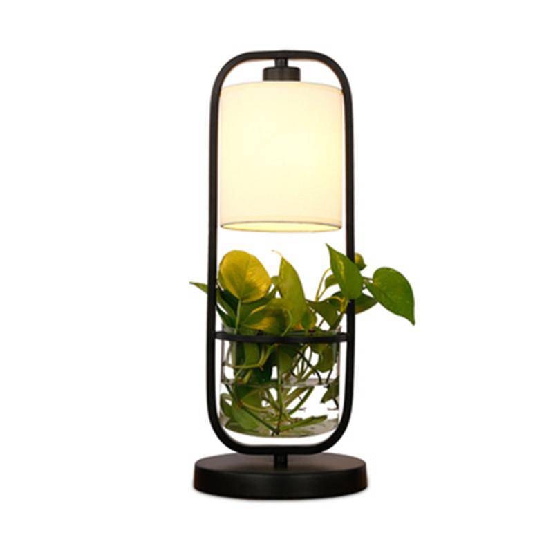Lampe à poser LED avec abat-jour et plante