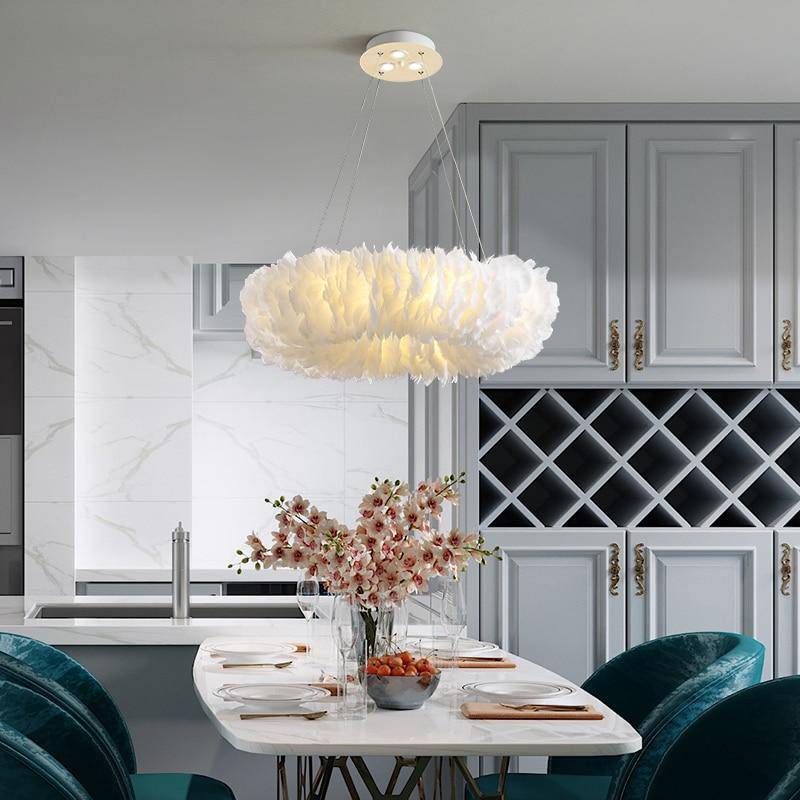 Lustre rond design LED en plumes colorées