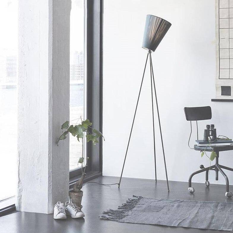 Lampadaire — Design LED en fer tripode Creative