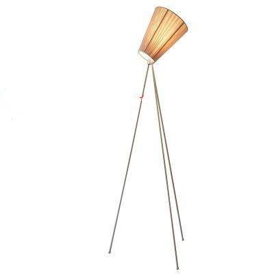 Lampadaire — Design LED en fer tripode Creative