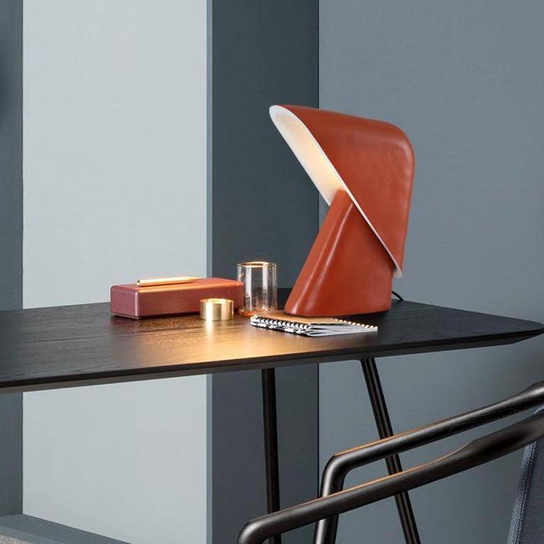 Lampe à poser design LED avec abat-jour triangulaire coloré Luxury