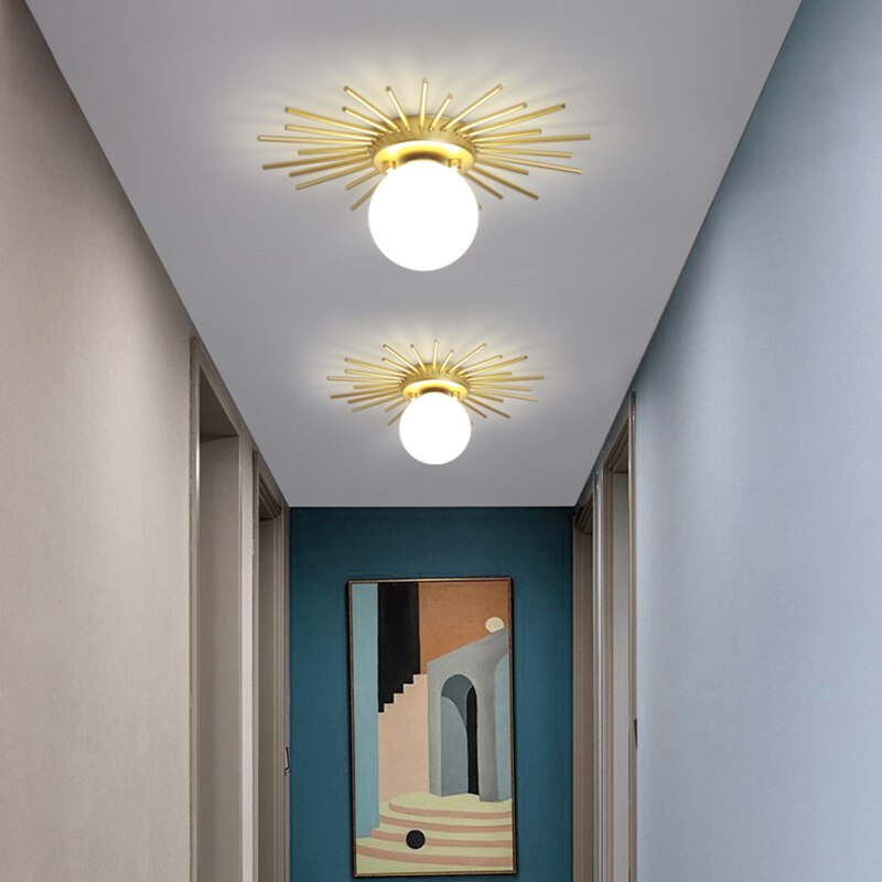 Plafonnier — Moderne LED avec soleil métallique et globe Sana