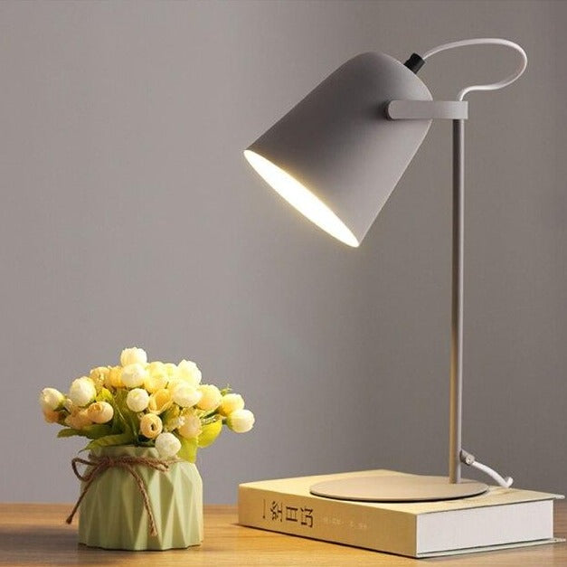 Lampe de bureau moderne avec abat-jour cylindrique coloré Ullysa