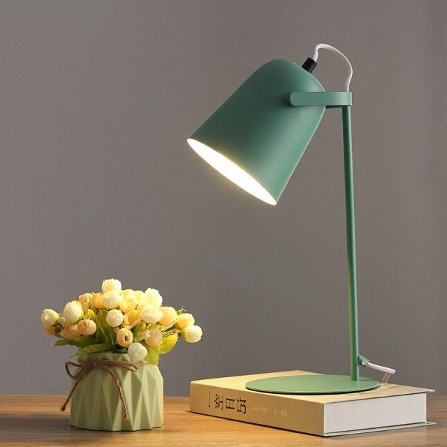 Lampe de bureau moderne avec abat-jour cylindrique coloré Ullysa
