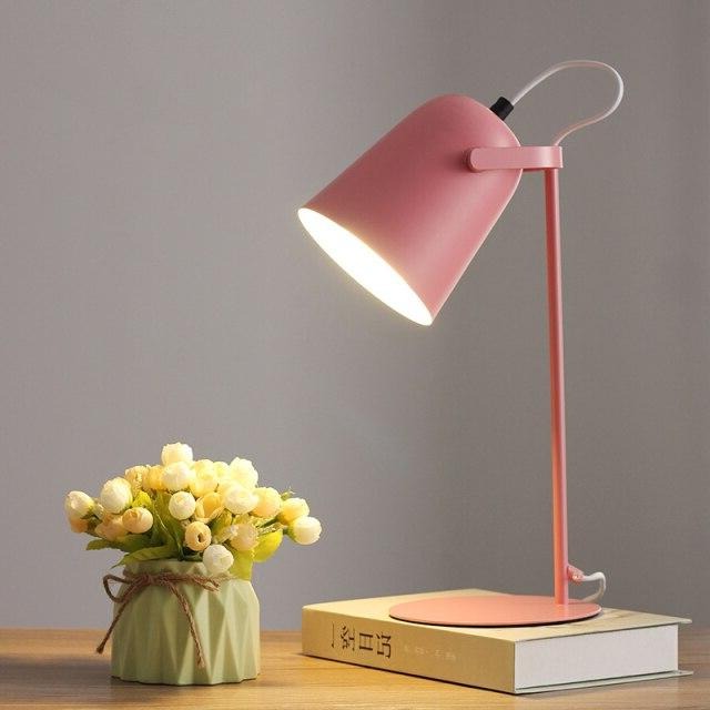 Lampe de bureau moderne avec abat-jour cylindrique coloré Ullysa