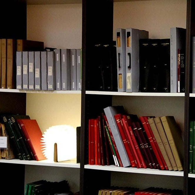 Lampe à poser — Livre décoration