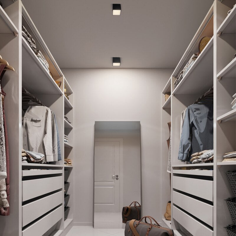 Spot design LED en forme de cube en aluminium Beal Estelle Florilège - Une Présence Décorative Affirmée
