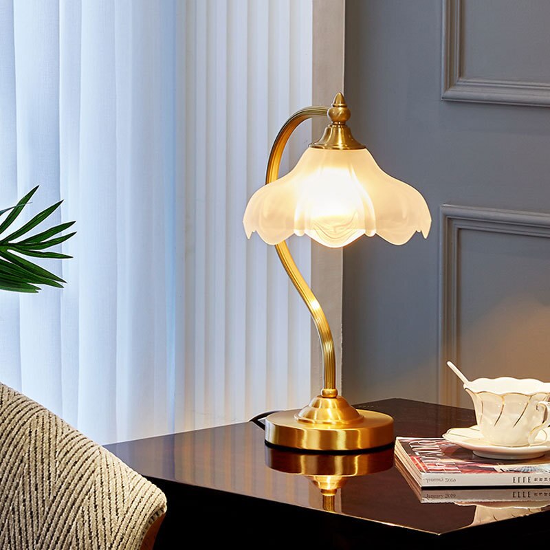 Lampe à poser vintage avec abat-jour fleur Magnolya