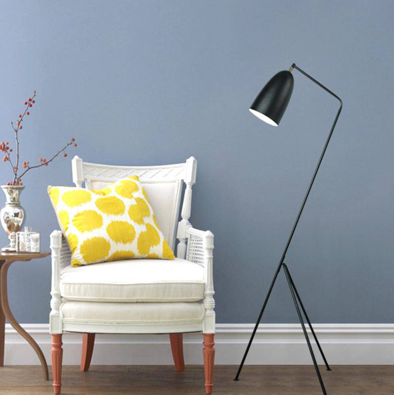 Lampadaire — Design pied triangle à LED