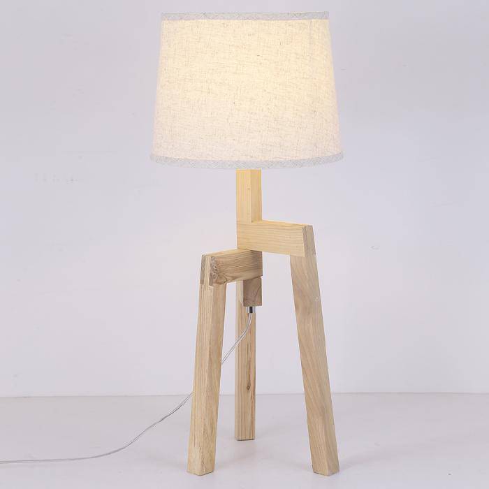 Abat-jour — En bois Modern Wood sur 3 pieds avec abat-jour en tissu