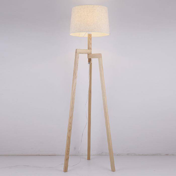 Abat-jour — En bois Modern Wood sur 3 pieds avec abat-jour en tissu