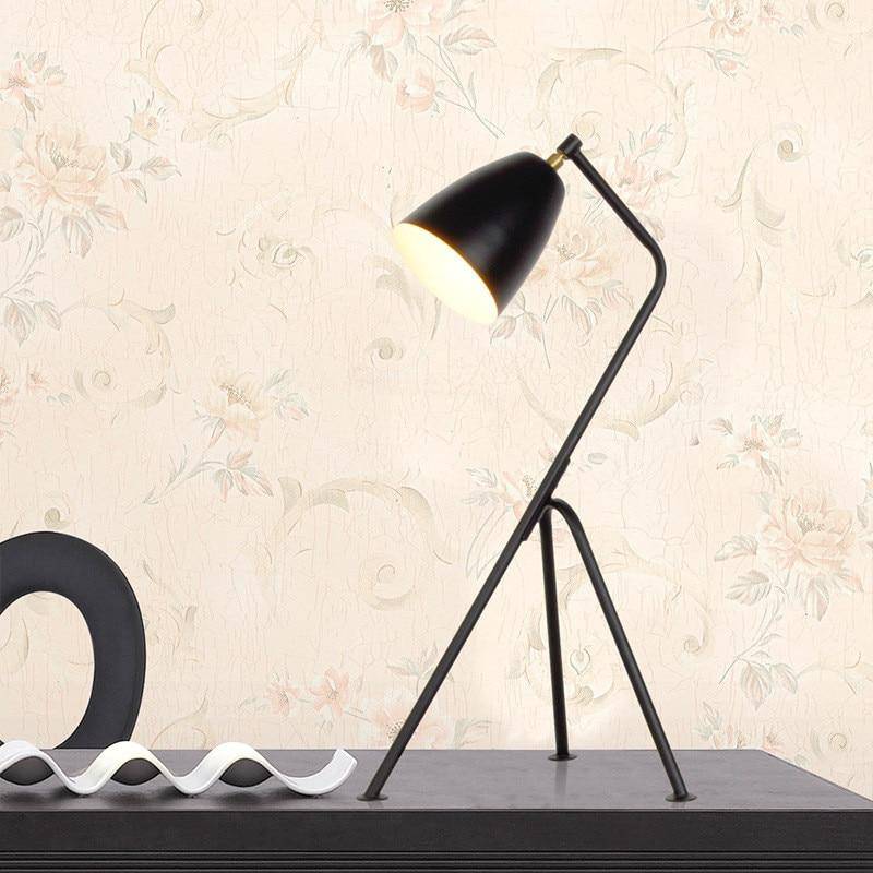 Lampe de bureau design à trois pieds Trigeminal