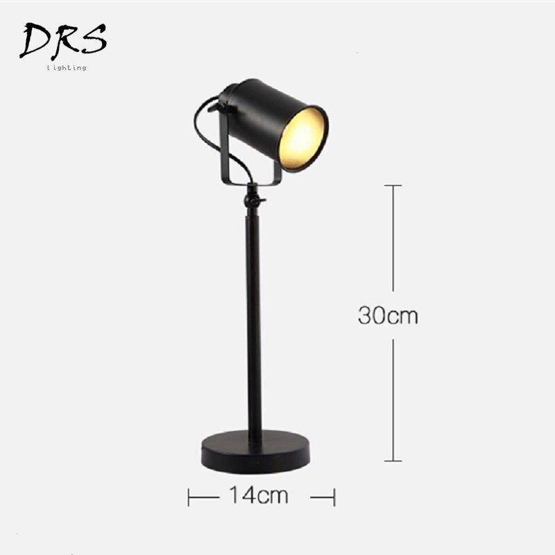 Lampe de bureau à LED spot ajustable sur pied noir Victor Respire en Métal - Une Présence Décorative Affirmée