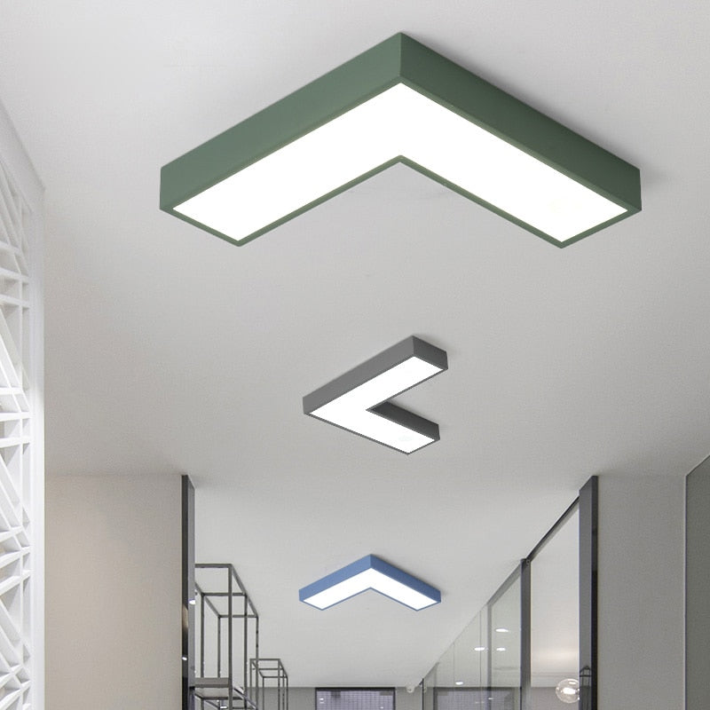 Plafonnier design LED angle droit Arrow Césarine Auréole en Métal - Lignes Dessinées & Décor Raffiné