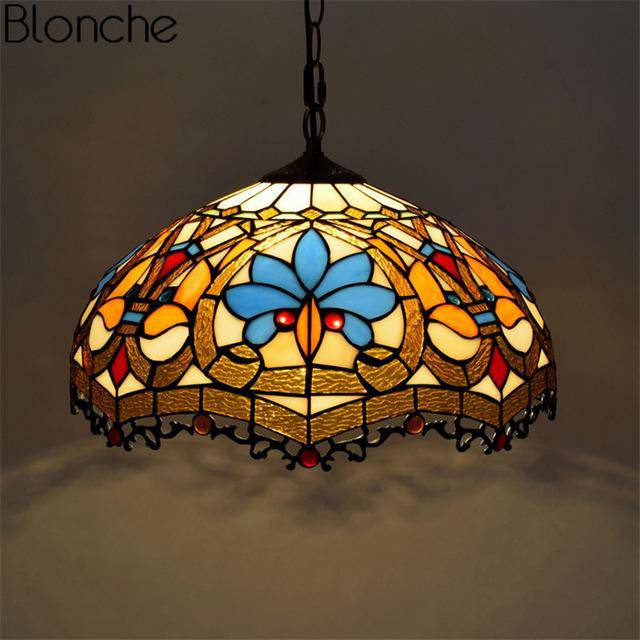 Suspension tiffany vitrail coloré Mediteraneen Lucille Tempo en Verre - Jeux de Reflets & Harmonie Intérieure