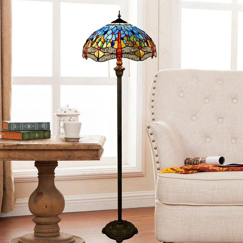 Abat-jour — Tiffany avec abat-jour en verre vitrail multicolore
