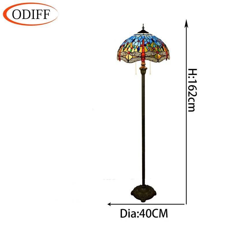Abat-jour — Tiffany avec abat-jour en verre vitrail multicolore
