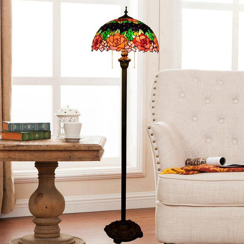 Lampadaire tiffany avec abat-jour en verre vitrail vert Glaze Lucine Concerto - Une Note Singulière dans le Décor