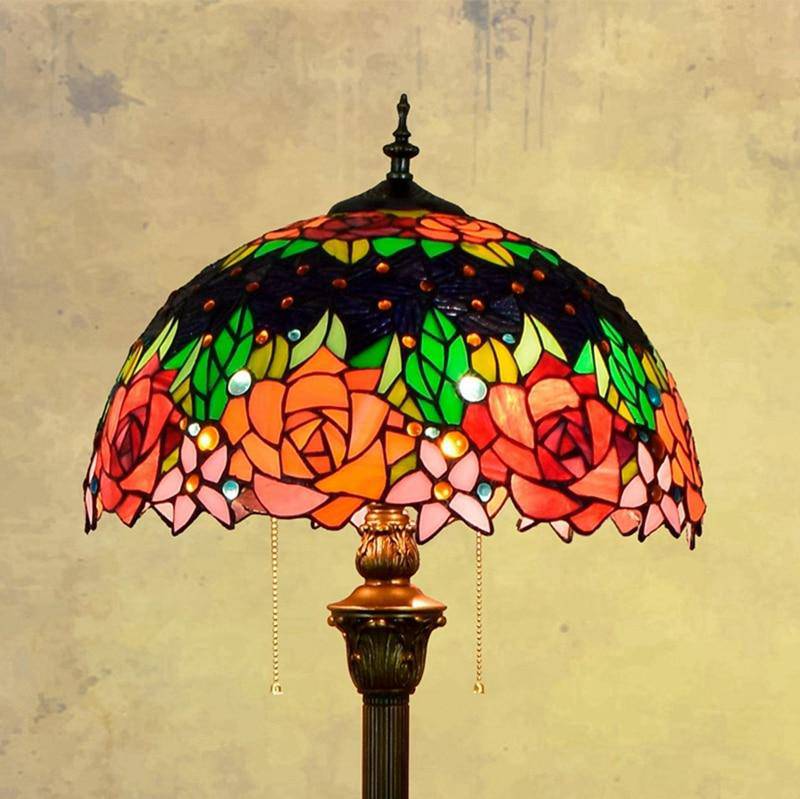 Lampadaire tiffany avec abat-jour en verre vitrail vert Glaze Lucine Concerto - Une Note Singulière dans le Décor