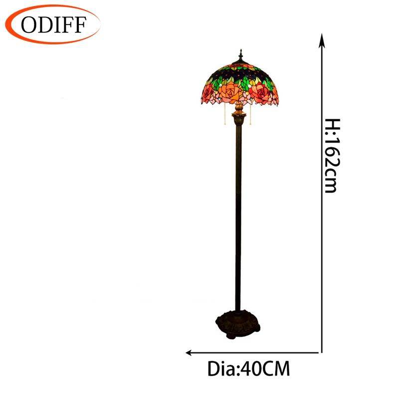Lampadaire tiffany avec abat-jour en verre vitrail vert Glaze Lucine Concerto - Une Note Singulière dans le Décor
