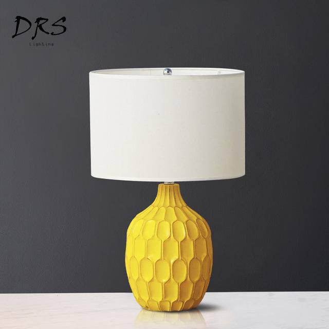 Lampe de chevet jaune avec abat-jour tissu Hotel